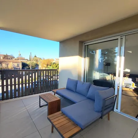 Climatisé Avec Piscine Et Parking à *