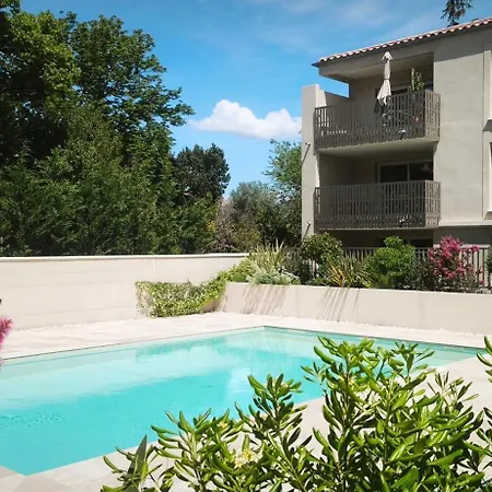 Climatise Avec Piscine Et Parking A * Юзес