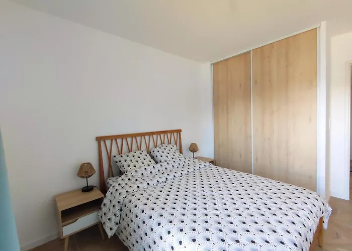 Апартаменты Climatise Avec Piscine Et Parking A