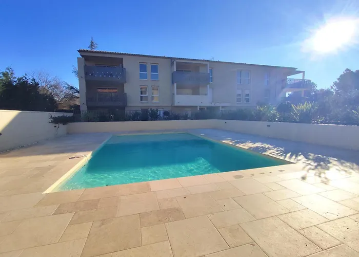 Апартаменты Climatise Avec Piscine Et Parking A